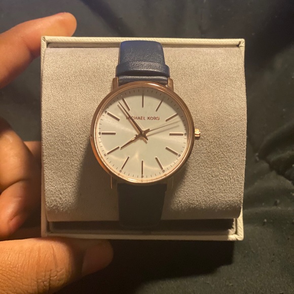 Authentic brand new Michael Kors watch - Picture 1 of 6